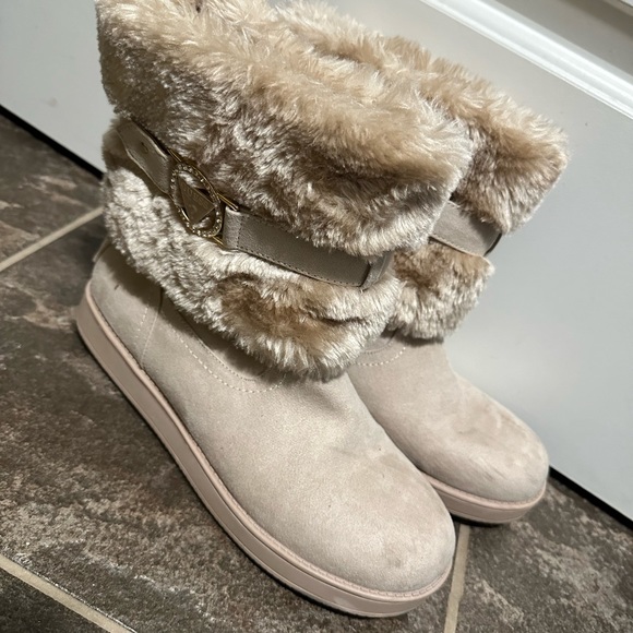 Guess Shearling Boots - Picture 4 of 7